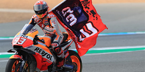 Đánh bại ở Dovizioso ở góc cua cuối cùng, Marquez là tay đua đầu tiên chiến thắng tại ThailandGP Chia sẻ